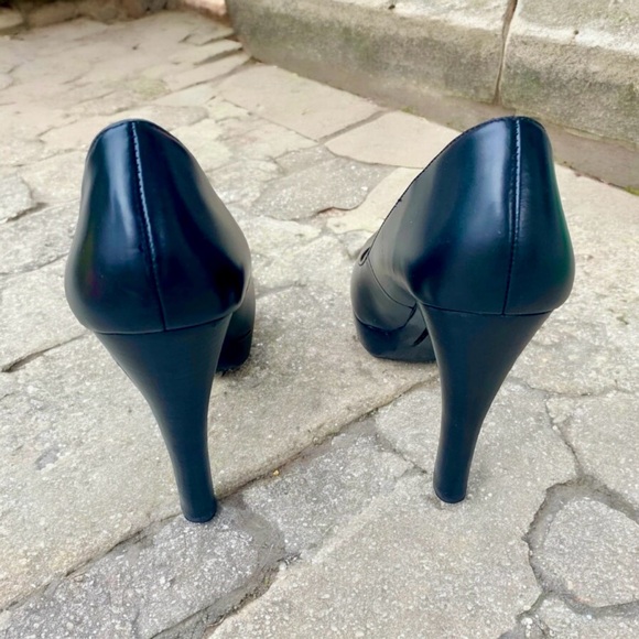 Michael Kors Black Heels Size 5 1/2 M - Picture 3 of 4